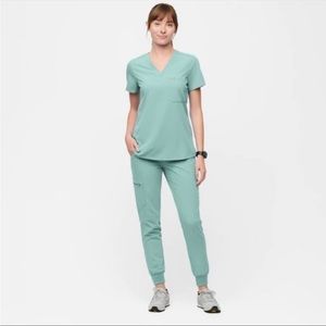 Figs Seaglass Catarina scrub top
